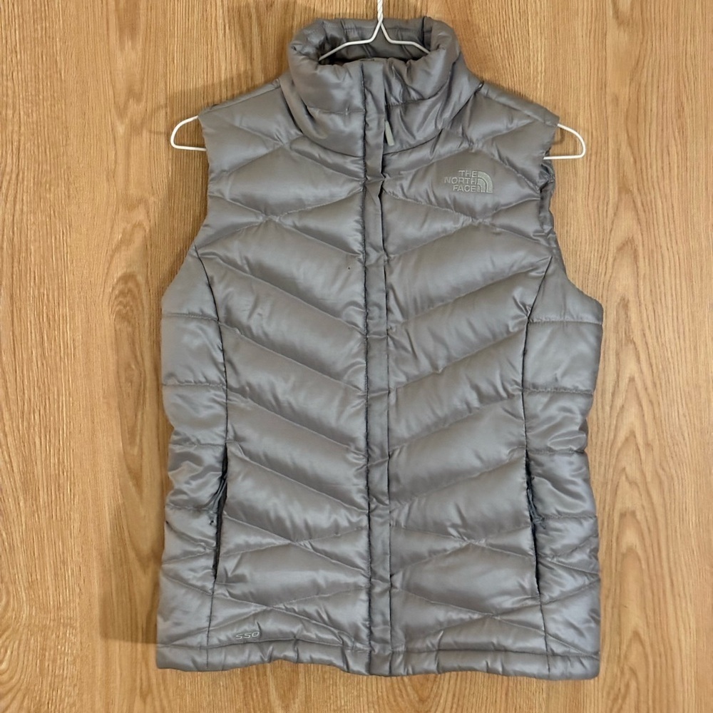 The North Face 550 Aconcagua Gray/Platinum Goose Down Insulated Puffer Vest